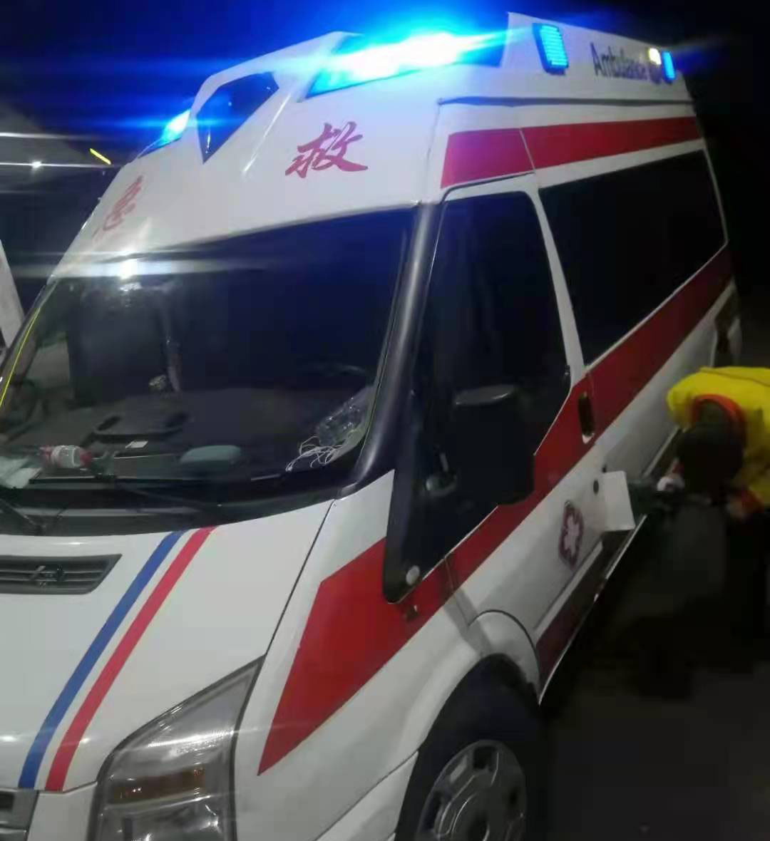 兴宁市专业救护车出租